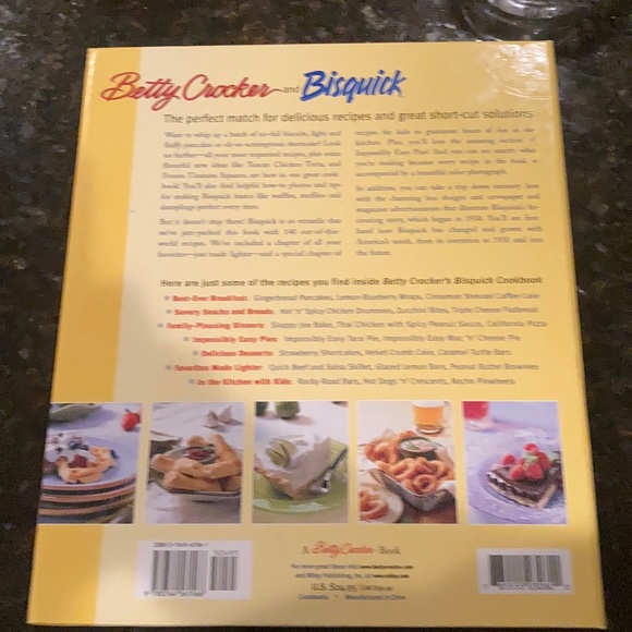 Betty Crocker’s Bisquick Cookbook Excellent Used Condition - Picture 2 of 3